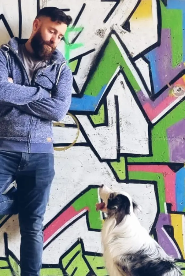 Eduardo Costa - Fundador de Rawway con su perro Floki